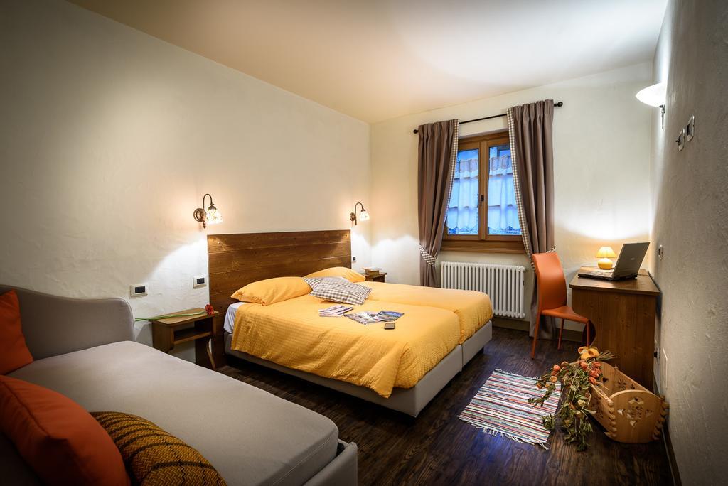 Ostello Del Castello Tirano Phòng bức ảnh