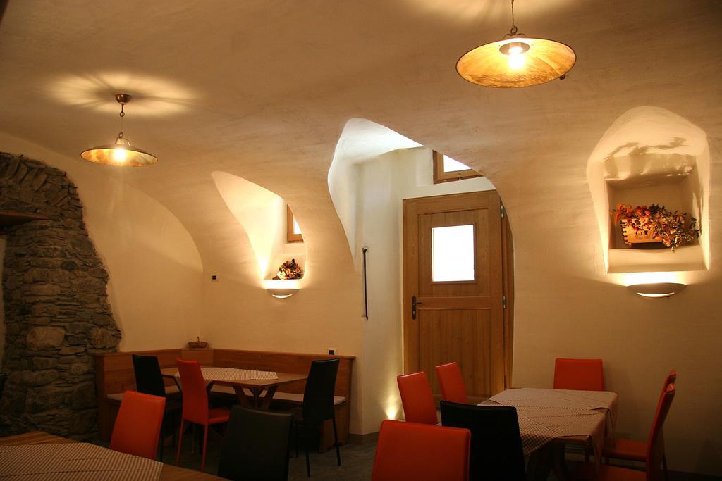 Ostello Del Castello Tirano Ngoại thất bức ảnh