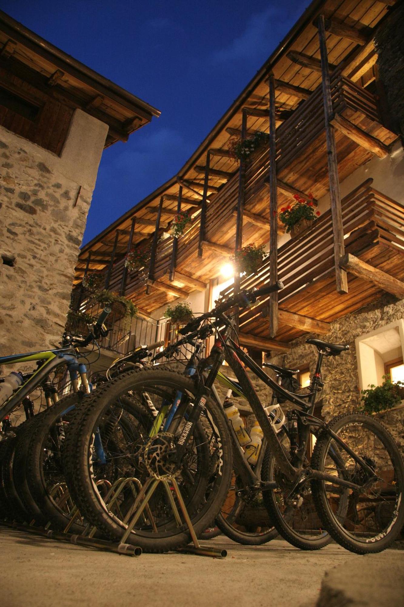 Ostello Del Castello Tirano Ngoại thất bức ảnh