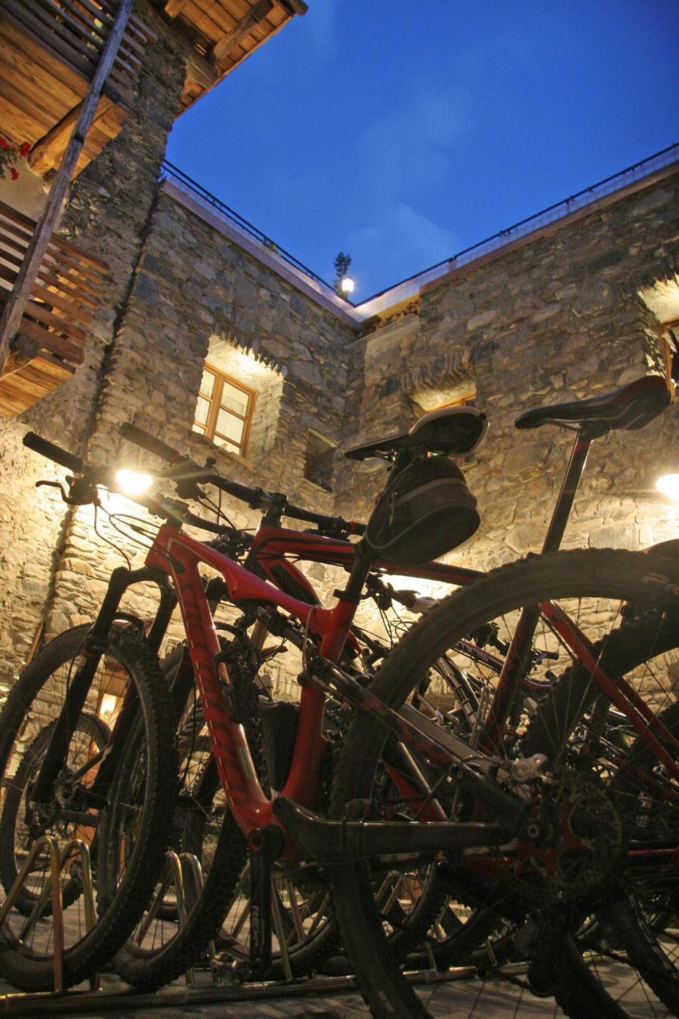 Ostello Del Castello Tirano Ngoại thất bức ảnh