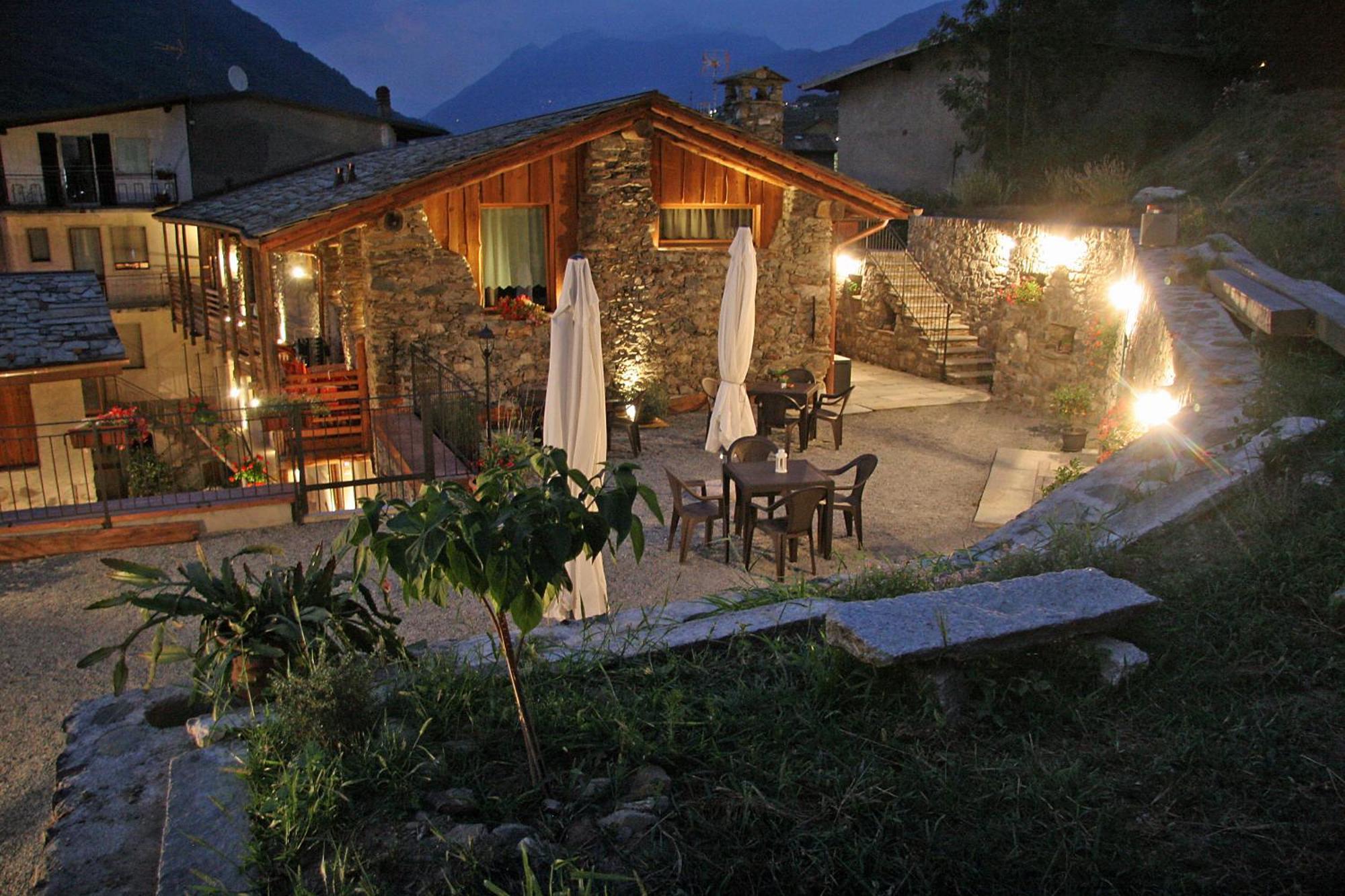 Ostello Del Castello Tirano Ngoại thất bức ảnh