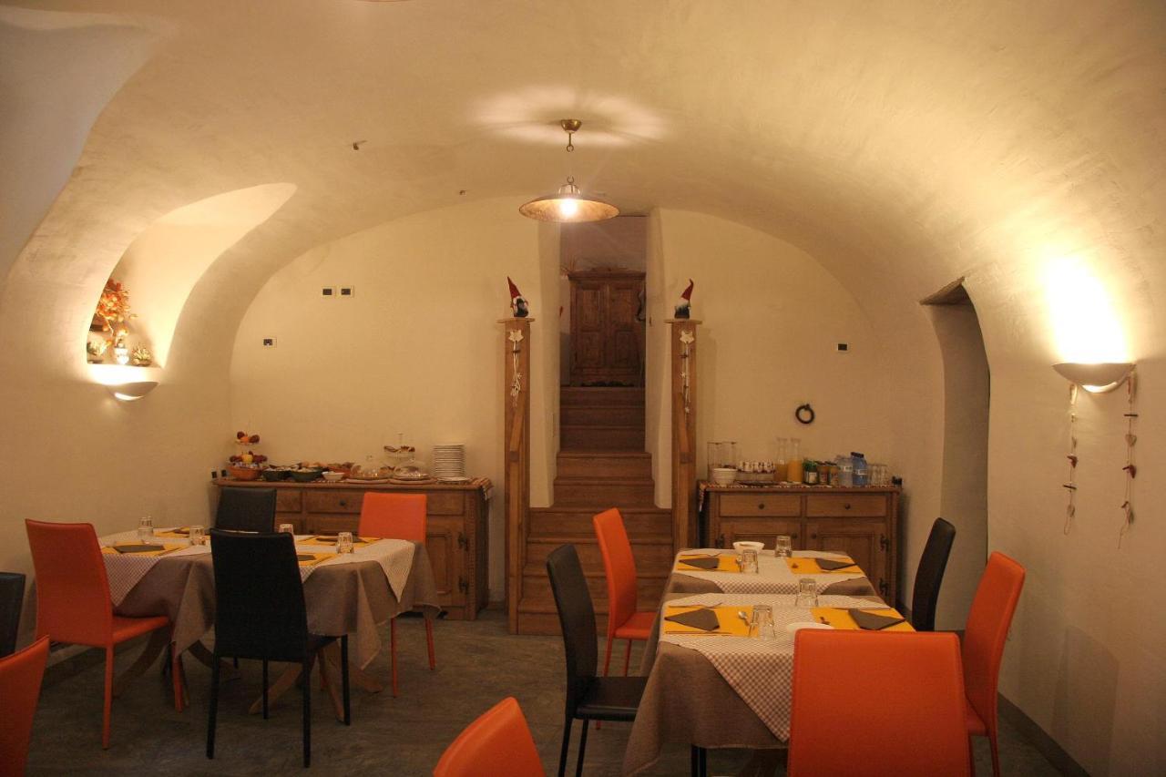 Ostello Del Castello Tirano Ngoại thất bức ảnh