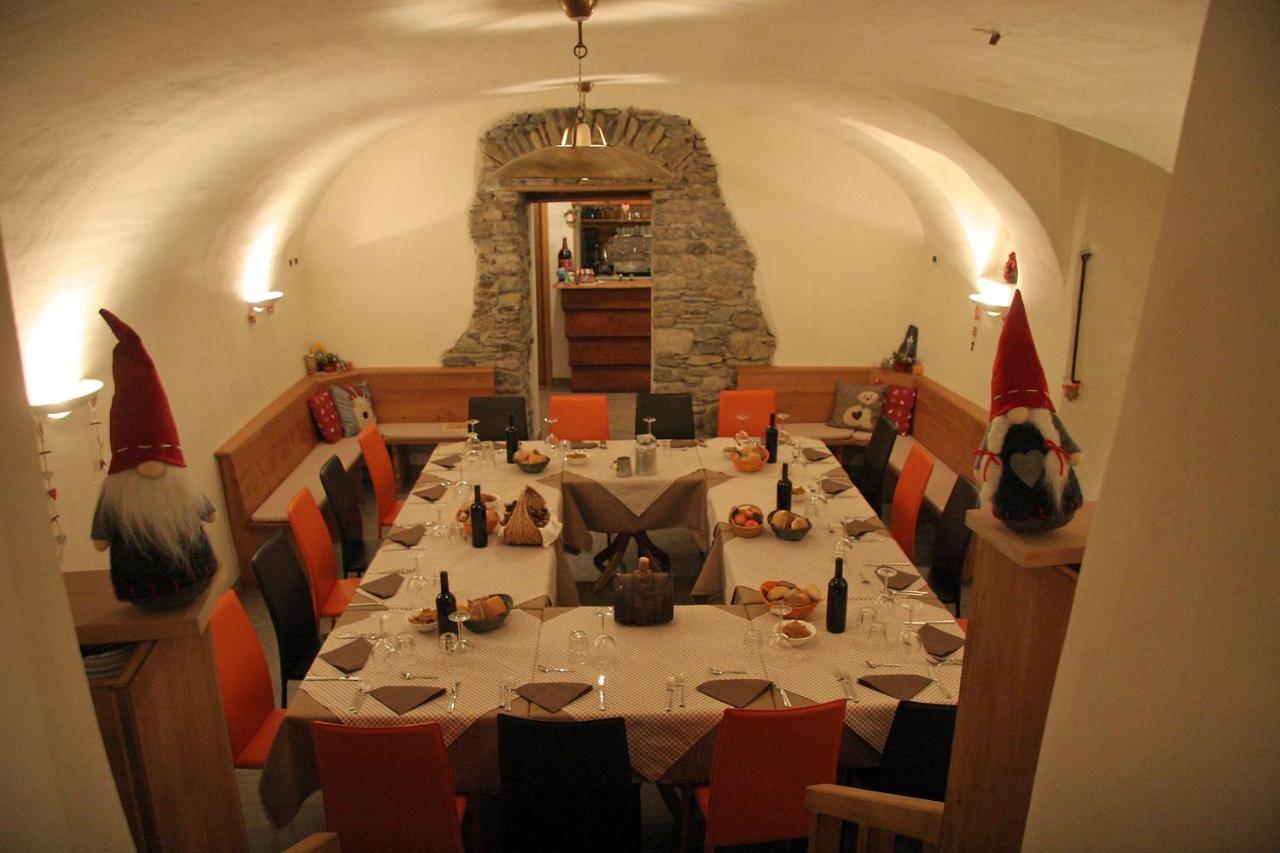 Ostello Del Castello Tirano Ngoại thất bức ảnh